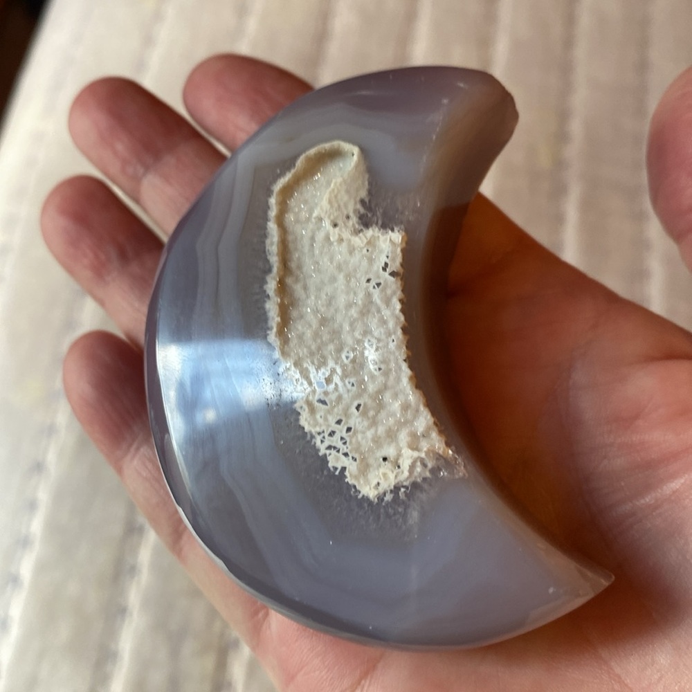 Agate Druzy Moon. GORGEOUS 🔥. Sparkling. Bluish grey tones with bright druzy/wt